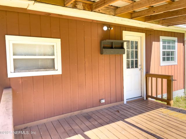 201 BEAVER Lane, Palatka, FL 32177