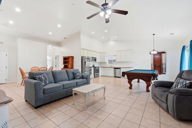 2050 N Charter Oak Court, Visalia, CA 93292