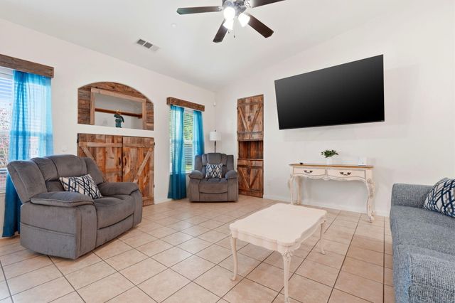 2050 N Charter Oak Court, Visalia, CA 93292