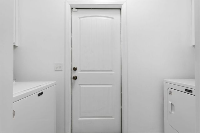 2050 N Charter Oak Court, Visalia, CA 93292