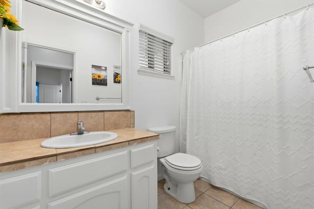 2050 N Charter Oak Court, Visalia, CA 93292