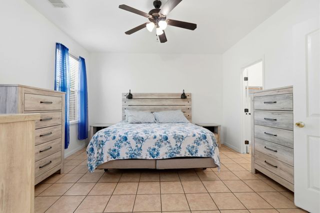 2050 N Charter Oak Court, Visalia, CA 93292