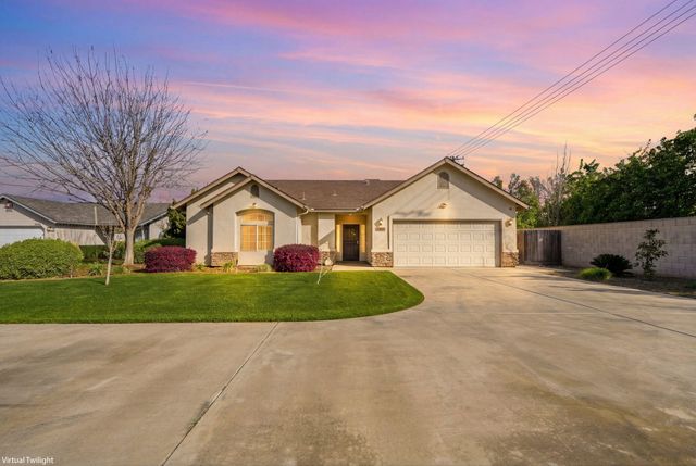 2050 N Charter Oak Court, Visalia, CA 93292