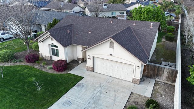 2050 N Charter Oak Court, Visalia, CA 93292