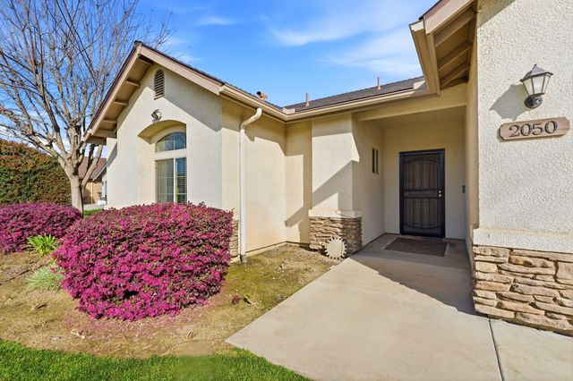 2050 N Charter Oak Court, Visalia, CA 93292