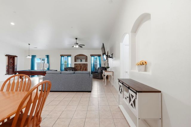 2050 N Charter Oak Court, Visalia, CA 93292