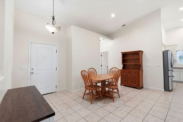 2050 N Charter Oak Court, Visalia, CA 93292