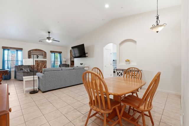 2050 N Charter Oak Court, Visalia, CA 93292