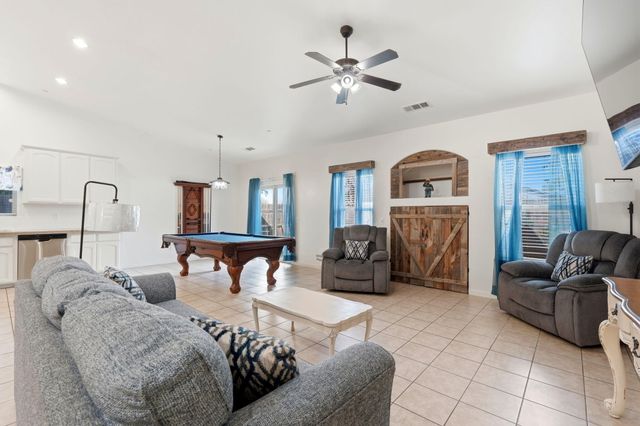 2050 N Charter Oak Court, Visalia, CA 93292