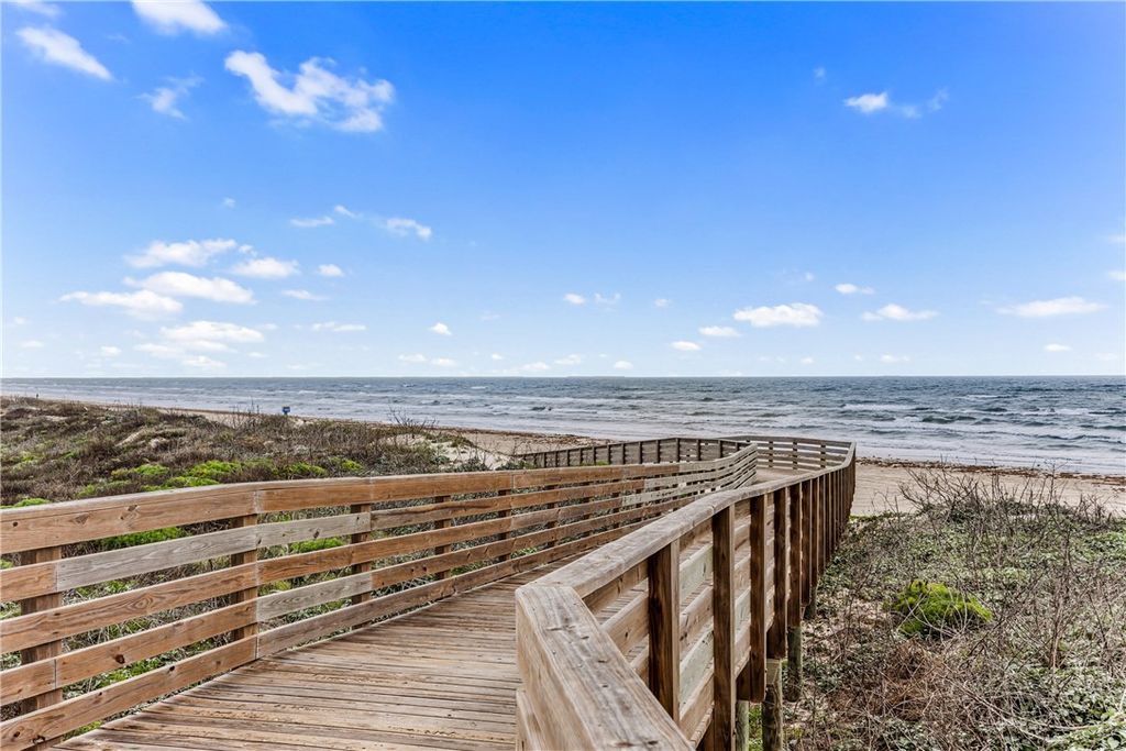 129 Frontside Dr, Corpus Christi, TX 78418 — photo 5