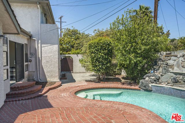 8300 Regis Way, Los Angeles, CA 90045