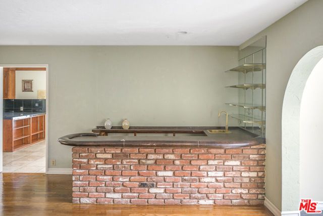 8300 Regis Way, Los Angeles, CA 90045