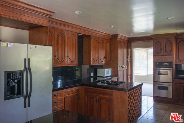 8300 Regis Way, Los Angeles, CA 90045