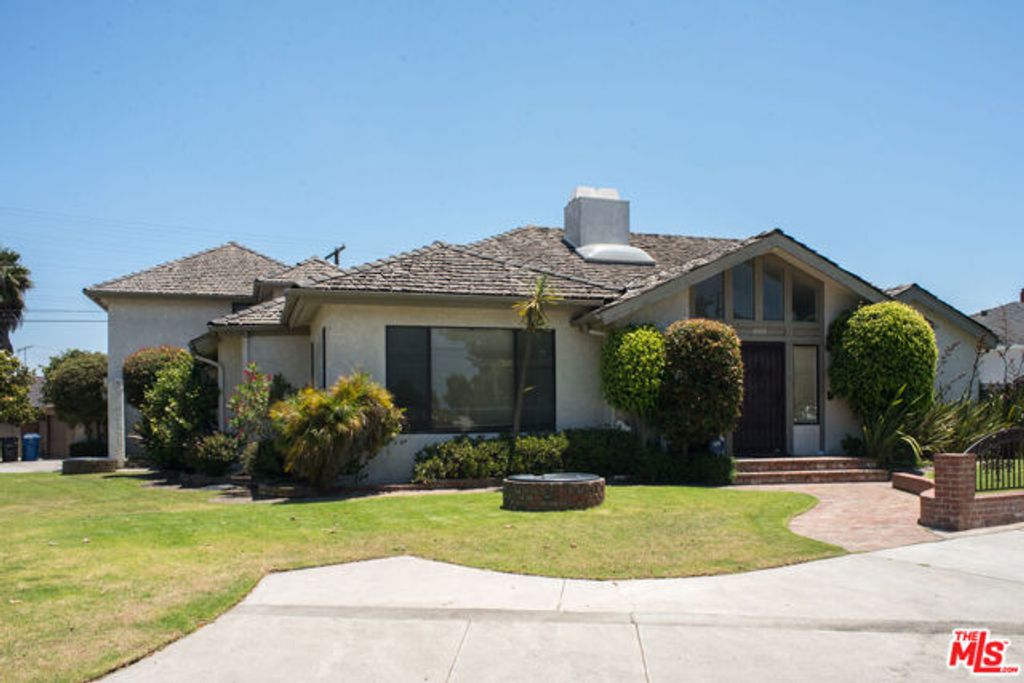 8300 Regis Way, Los Angeles, CA 90045