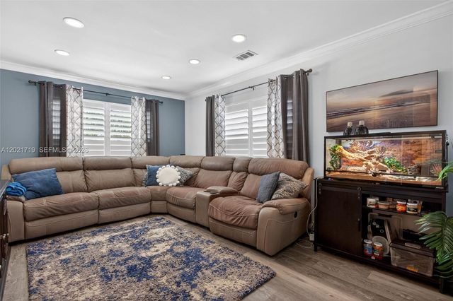 4940 NW 54th St, Coconut Creek, FL 33073