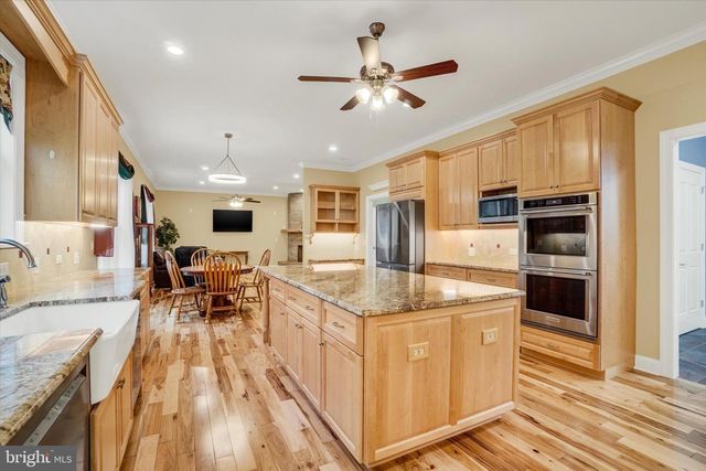 3833 PLEASANT VALLEY RD, York, PA 17406