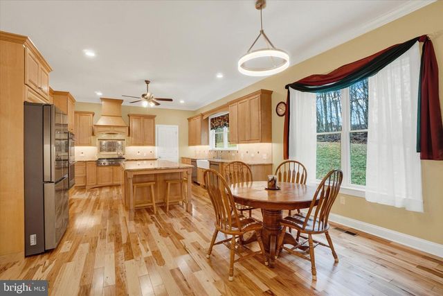 3833 PLEASANT VALLEY RD, York, PA 17406