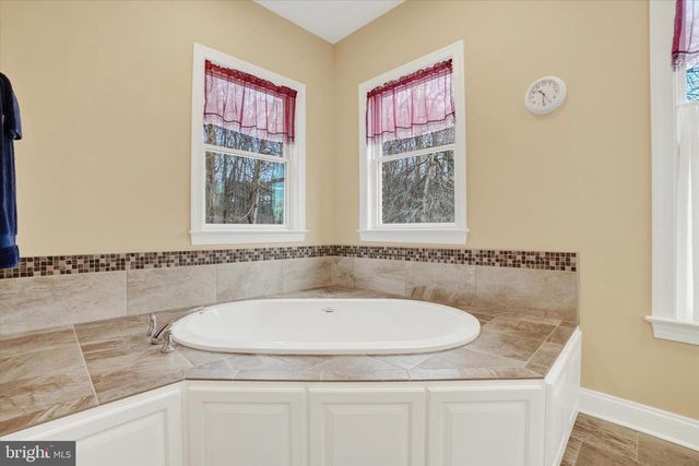 3833 PLEASANT VALLEY RD, York, PA 17406