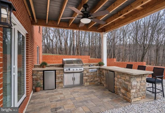 3833 PLEASANT VALLEY RD, York, PA 17406