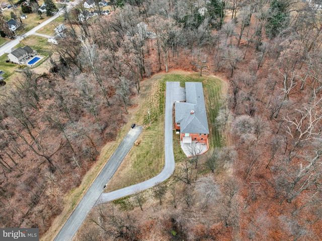 3833 PLEASANT VALLEY RD, York, PA 17406