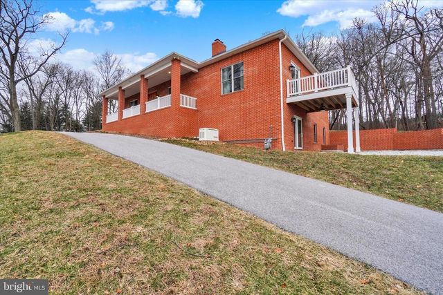 3833 PLEASANT VALLEY RD, York, PA 17406