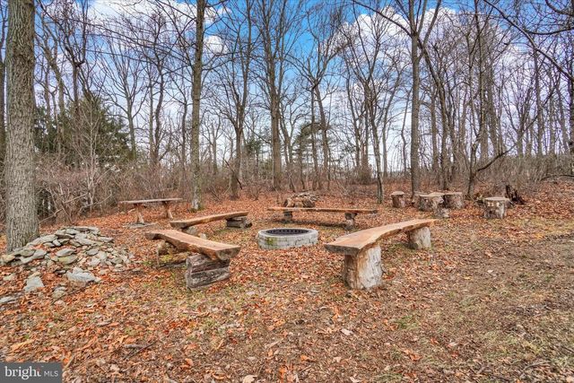 3833 PLEASANT VALLEY RD, York, PA 17406