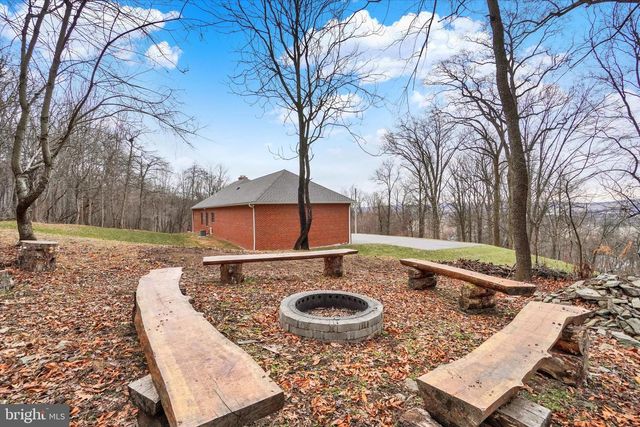 3833 PLEASANT VALLEY RD, York, PA 17406