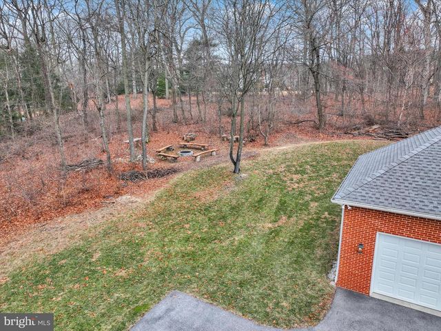 3833 PLEASANT VALLEY RD, York, PA 17406