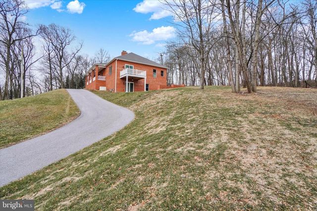 3833 PLEASANT VALLEY RD, York, PA 17406