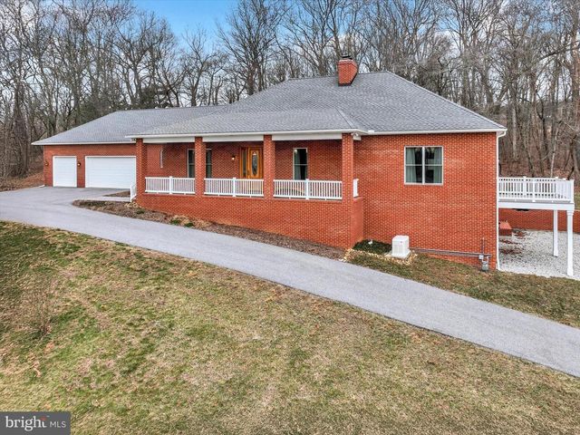 3833 PLEASANT VALLEY RD, York, PA 17406