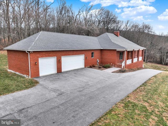 3833 PLEASANT VALLEY RD, York, PA 17406