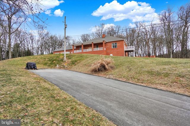 3833 PLEASANT VALLEY RD, York, PA 17406