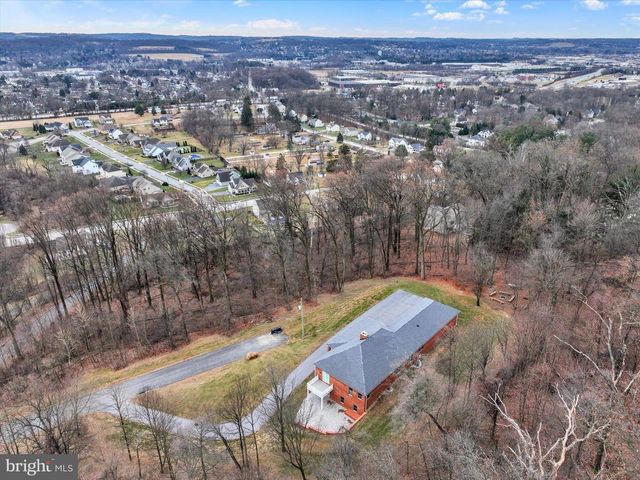 3833 PLEASANT VALLEY RD, York, PA 17406