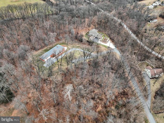 3833 PLEASANT VALLEY RD, York, PA 17406