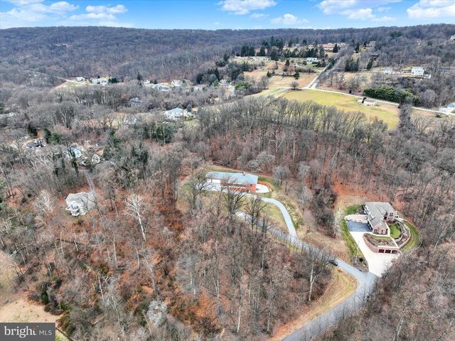 3833 PLEASANT VALLEY RD, York, PA 17406