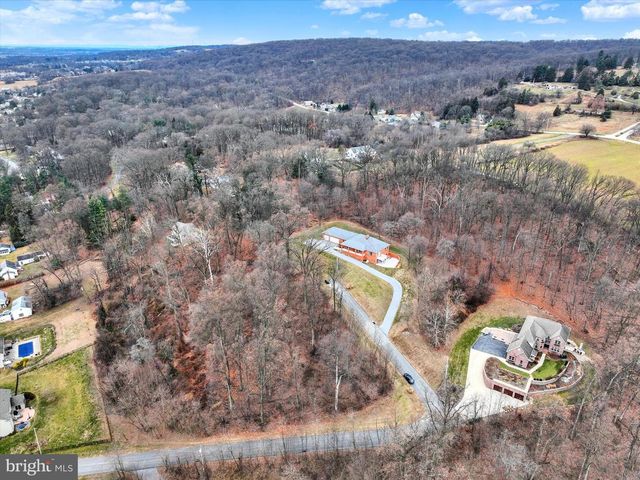 3833 PLEASANT VALLEY RD, York, PA 17406