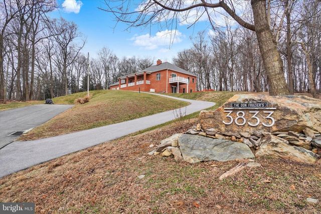 3833 PLEASANT VALLEY RD, York, PA 17406