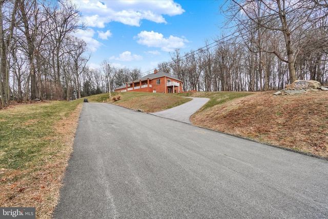 3833 PLEASANT VALLEY RD, York, PA 17406