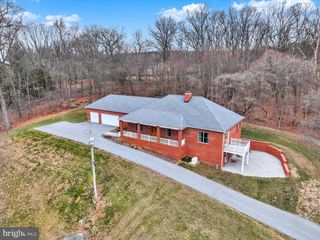 3833 PLEASANT VALLEY RD, York, PA 17406