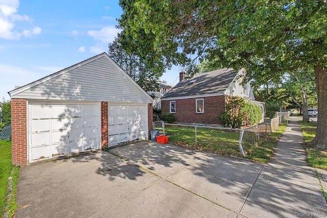 850 Washington Street, Franklin Square, NY 11010