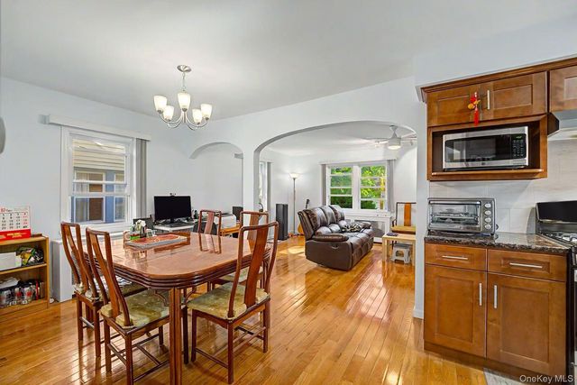 850 Washington Street, Franklin Square, NY 11010