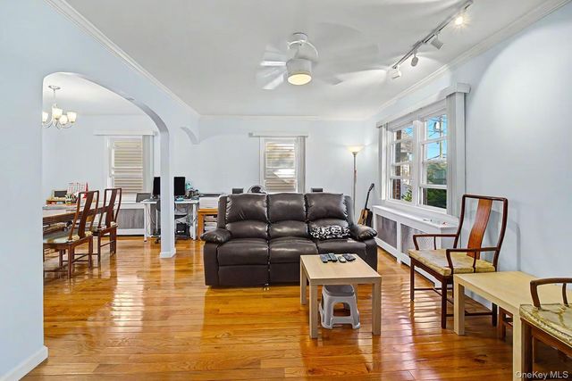 850 Washington Street, Franklin Square, NY 11010