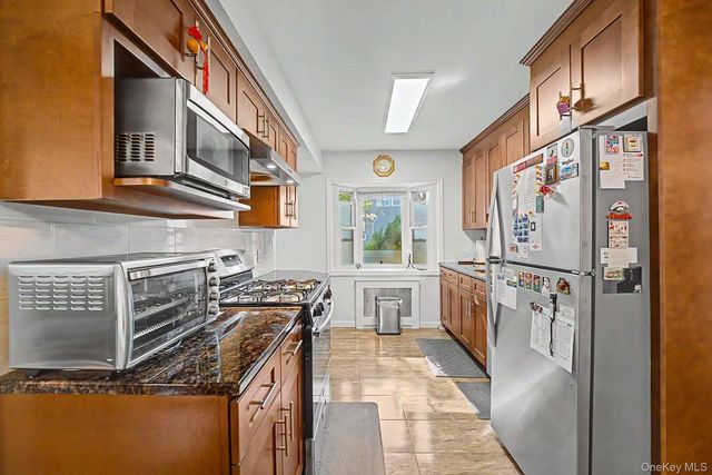850 Washington Street, Franklin Square, NY 11010