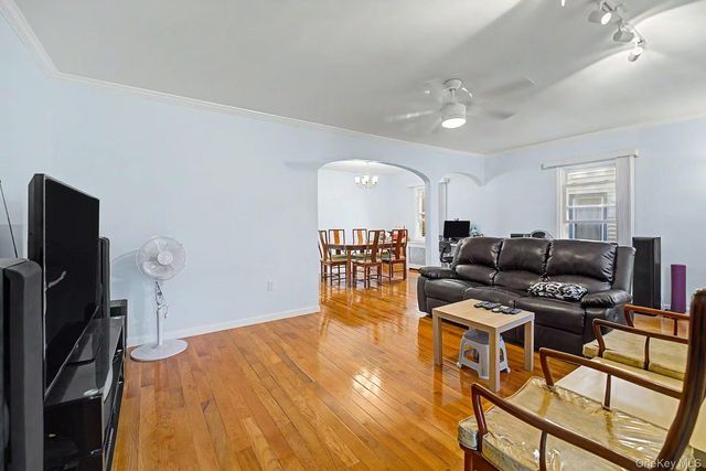 850 Washington Street, Franklin Square, NY 11010