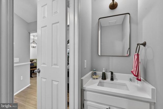 805 SMARTTS LN NE, Leesburg, VA 20176