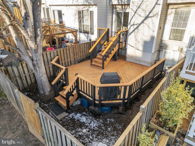 805 SMARTTS LN NE, Leesburg, VA 20176