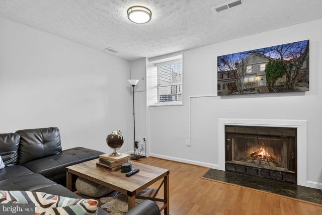 805 SMARTTS LN NE, Leesburg, VA 20176