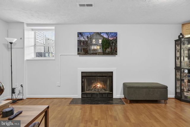 805 SMARTTS LN NE, Leesburg, VA 20176