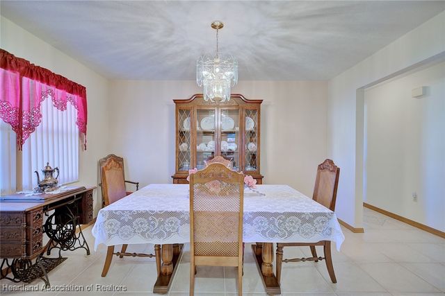 946 Grey Fox Avenue, Sebring, FL 33875