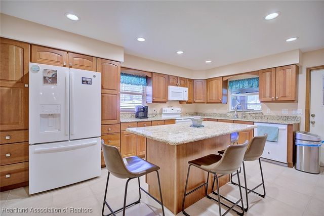 946 Grey Fox Avenue, Sebring, FL 33875